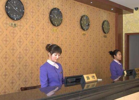 凌晨去住酒店的时候为什么前台总说没房间满满的套路