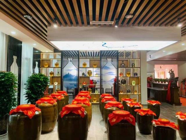 做平价酱香型白酒!济南首家"酱山如画"酱酒文化体验馆开业_腾讯新闻