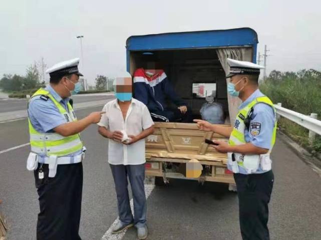 开学路上莫匆忙货车拉人不值当