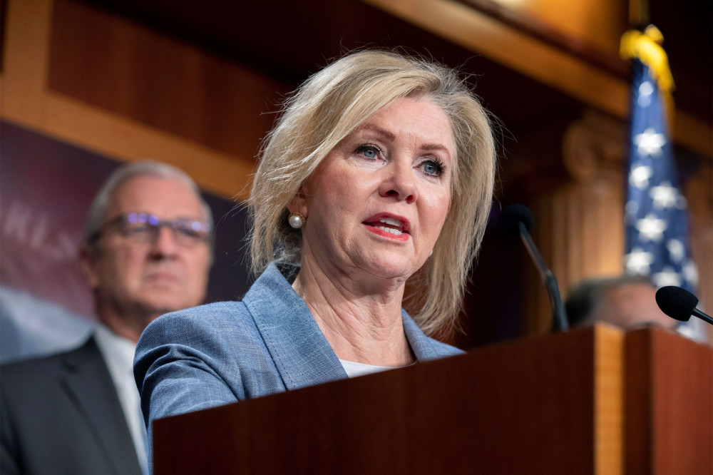 田纳西州共和党参议员玛莎·布莱克本在推特上表示,拜登已经决定"逃跑