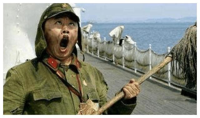 日本人鼻子下为何留一小撮胡子?看起来滑稽可笑,但却有重要用途