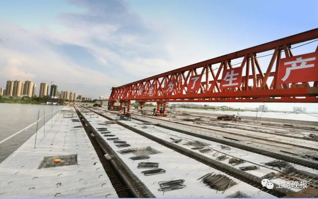 上饒新建龍潭大橋新舊兩橋合總寬34米 雙向四車道年底建成通車