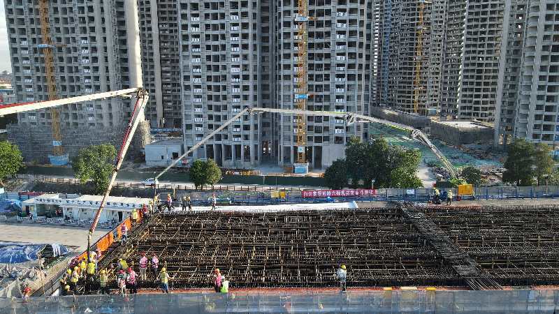 白云二线完成首联现浇梁底板和腹板浇筑