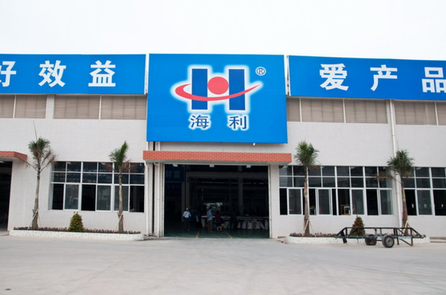 去海利空调电器厂,也就是格力的前身,做了一名销售.