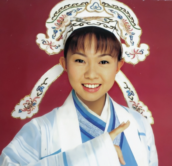 贺岁公主卓依婷5岁出道爆红时隐退被传死讯如今咋样了