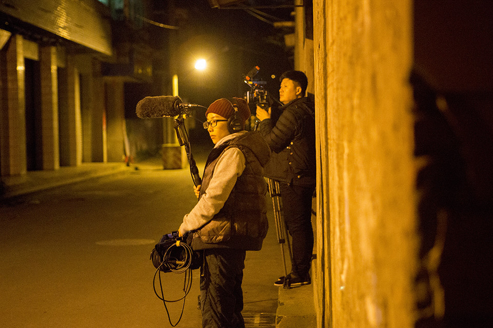 生命因此变得曲折复杂导演范俭灾后跟拍十二年