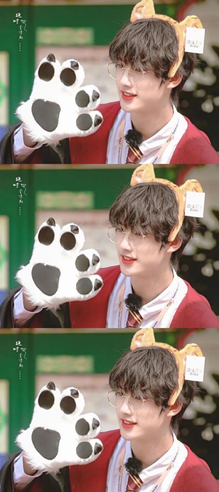 tnt丁程鑫开学了该换壁纸了这不就来了丁哥三宫格壁纸走起