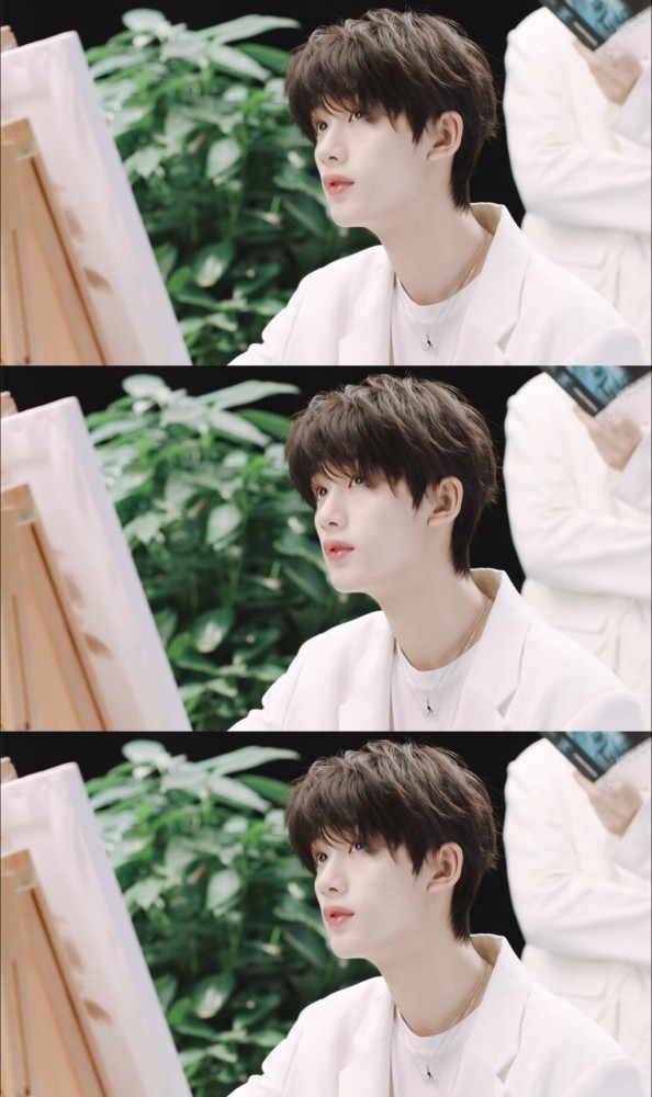 tnt丁程鑫开学了该换壁纸了这不就来了丁哥三宫格壁纸走起