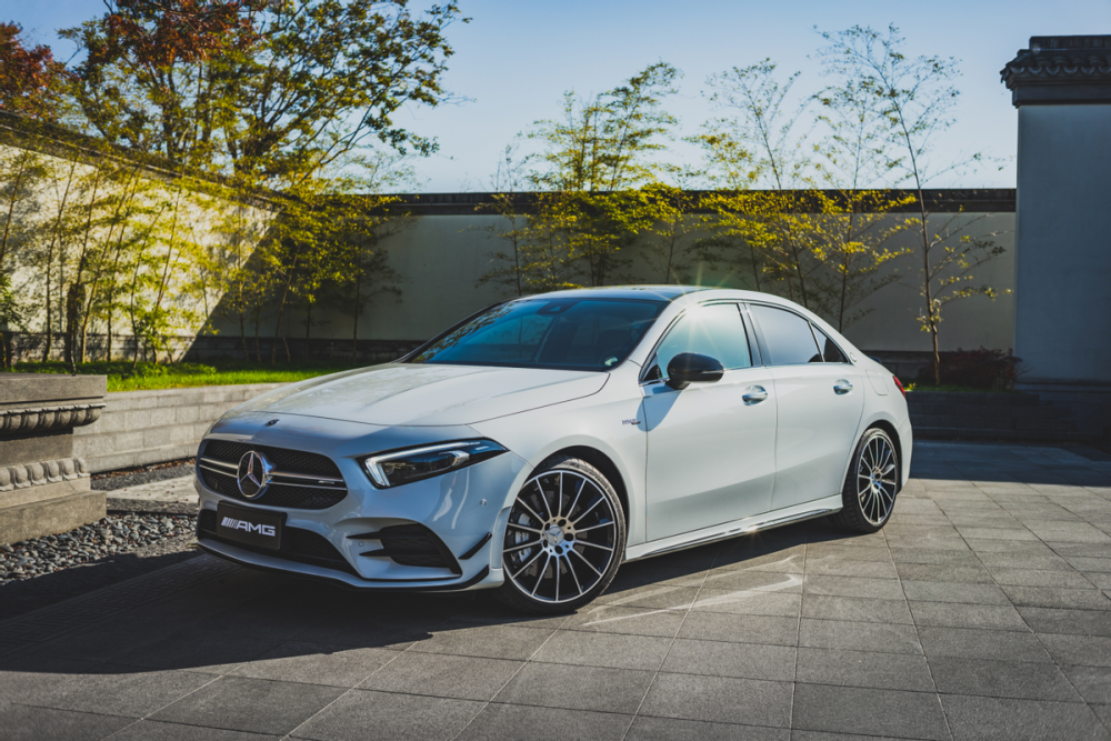 踢出群聊的amg奔驰a35lamg炽夜版够格吗