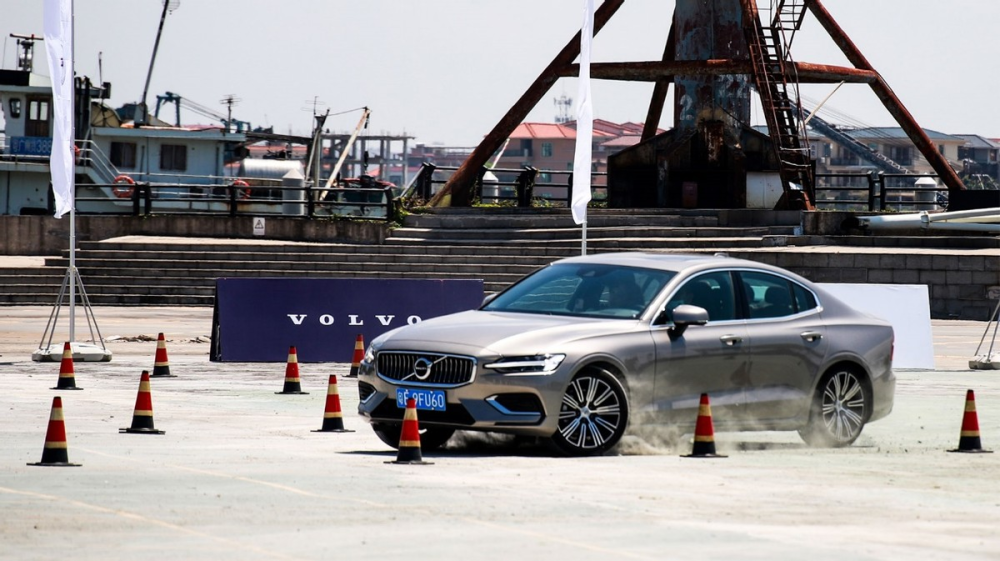 全系混动 全时四驱!沃尔沃新款xc60广州演绎全攻全守