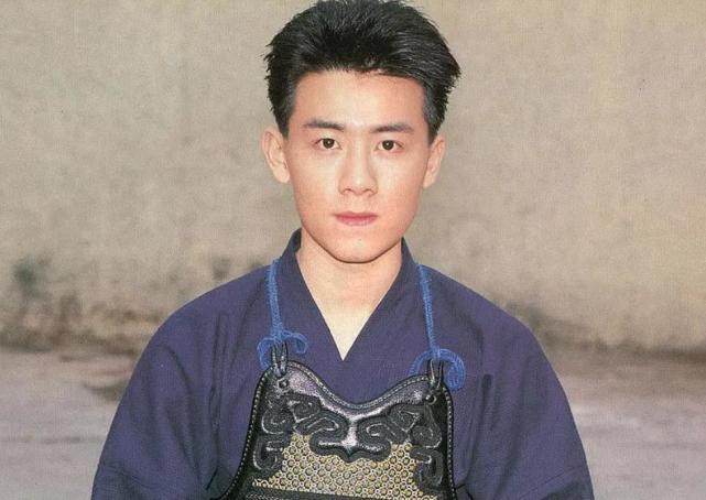 54岁王书麒近照变化大,30年前已回内地跑商演,被曝拥上亿身家