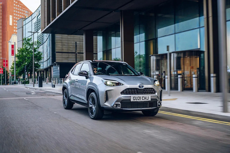 丰田雅力士yaris cross旨在成为舒适时尚的小型跨界车