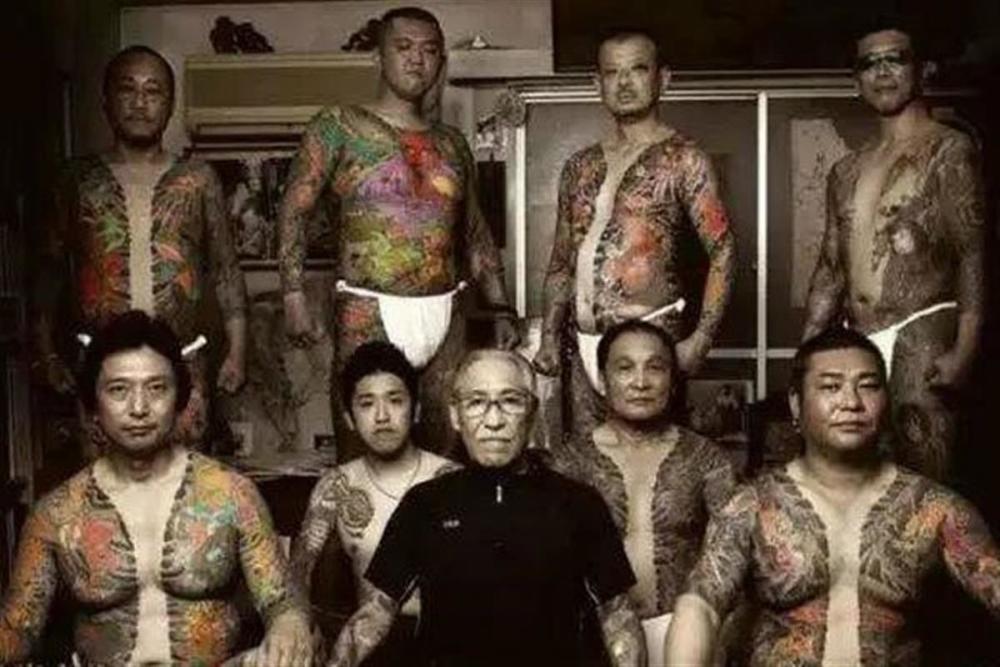 指定暴力团成员人数在25900人,其中黑帮主要团体:六代目山口组,住吉会