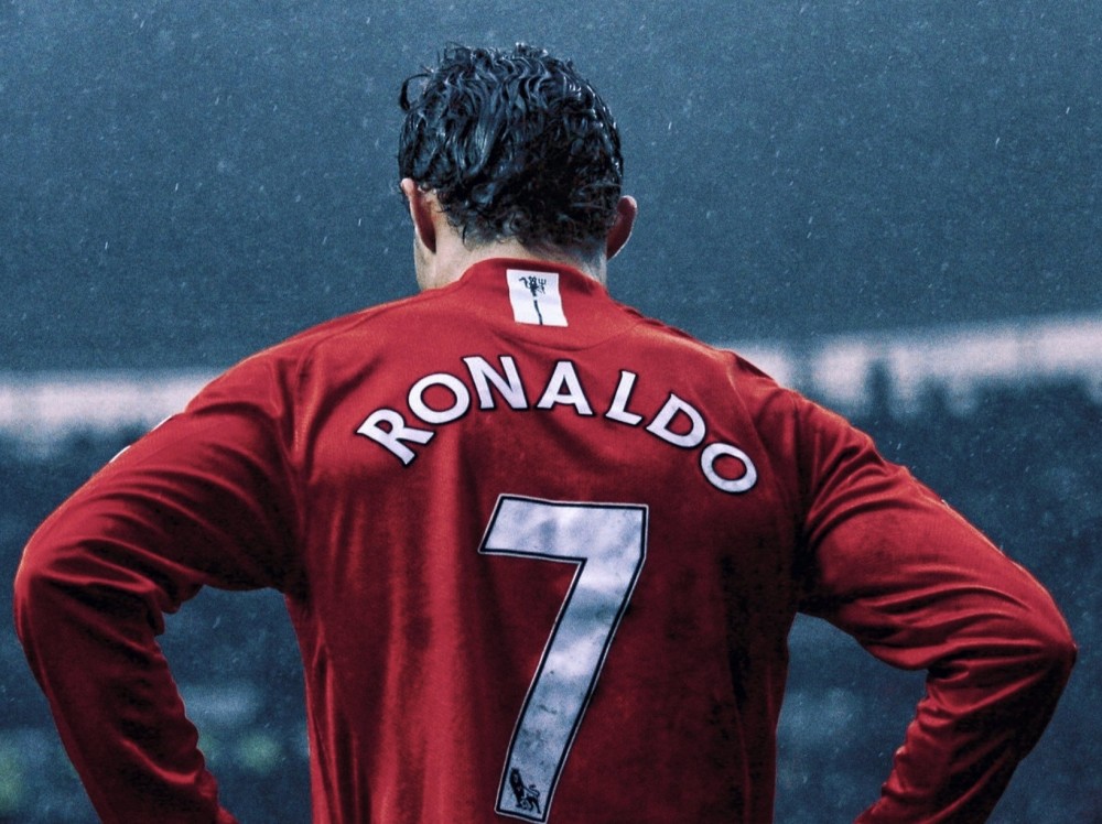 英超顶薪 7号球衣!曼联给到c罗56万英镑周薪,卡瓦尼更换21号