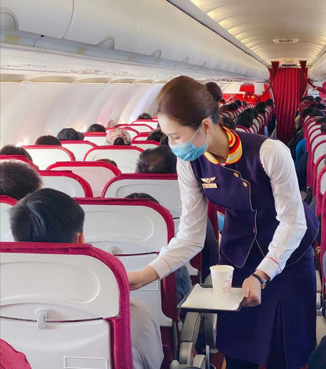 天津航空多民族乘务员活跃在飞行一线打造差异化服务_腾讯网