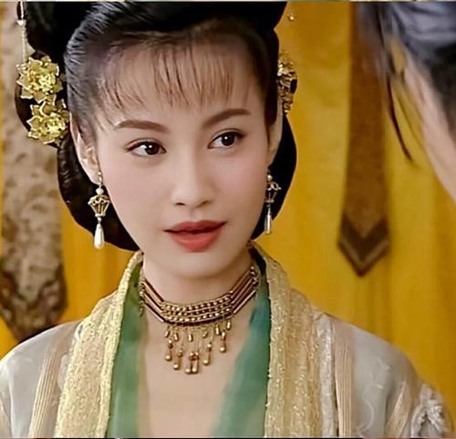 40岁"江玉燕"复出,baby尴尬了,网友:果真还是正版好看