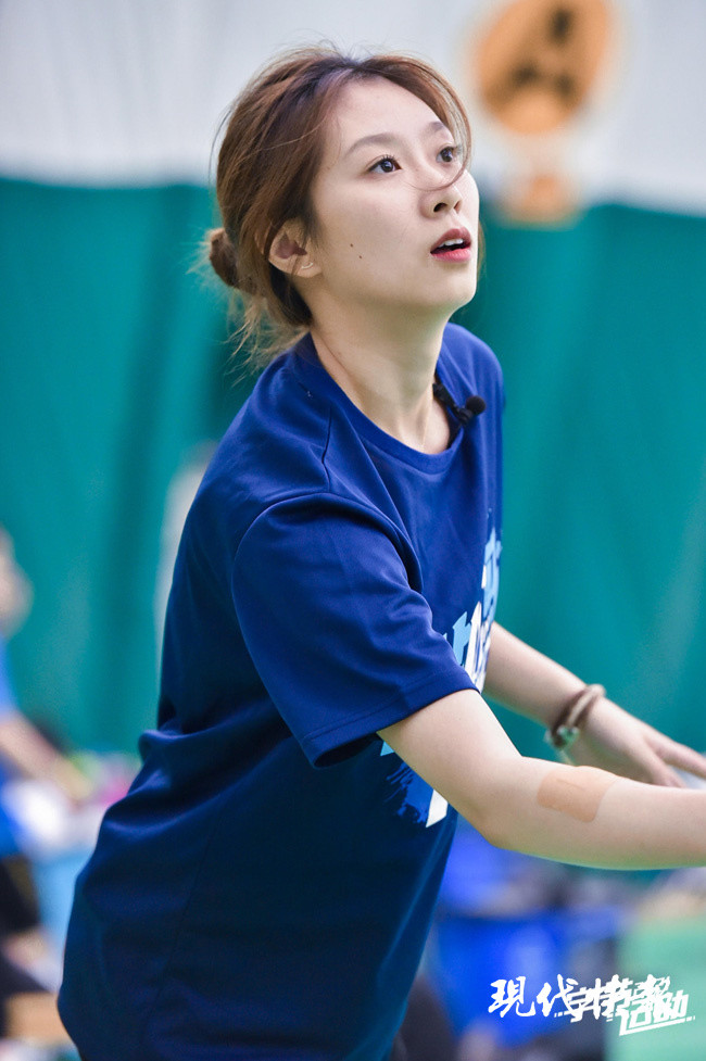 南京00后羽球小天后王小羽爆红网络拍教学视频走红是国青队前队员