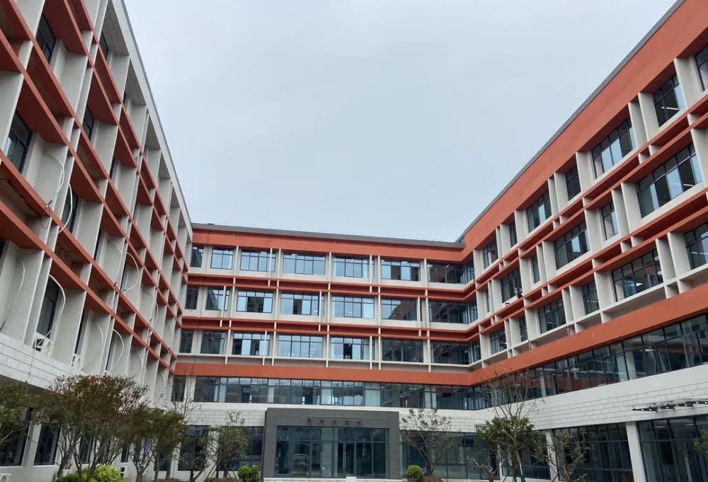 新学期已经开始新沂海门中学到底长什么样