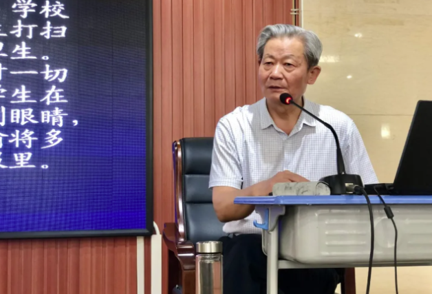 所律师张成武教授为全体教工作《依法执教与教学风险防范》的专题讲座