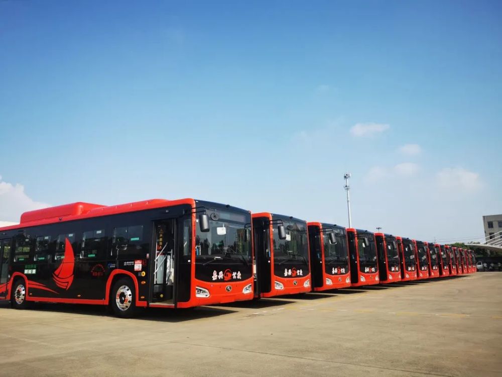 18辆首批碳纤维复合材料轻量化新能源巴士亮相嘉兴_腾讯新闻