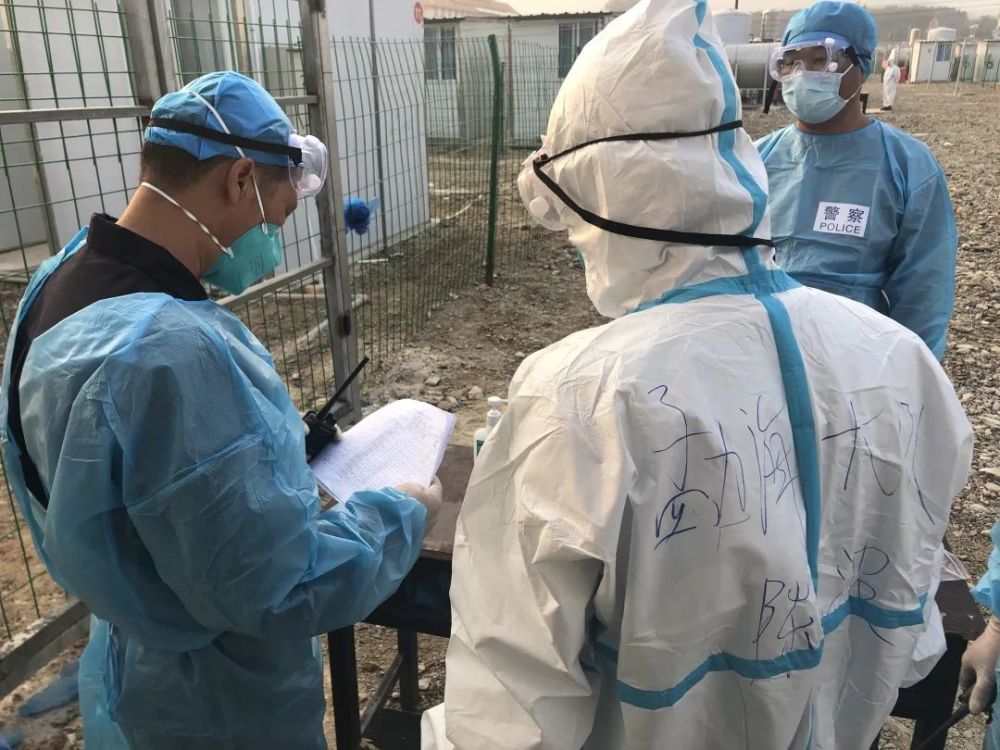 据悉,勐海县疫情防控指挥部在打洛口岸新建2500间隔离板房,用于入境