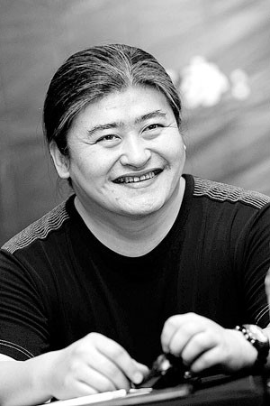 刘欢摔倒在地为了不影响女儿考试忍痛瞒住不肯说