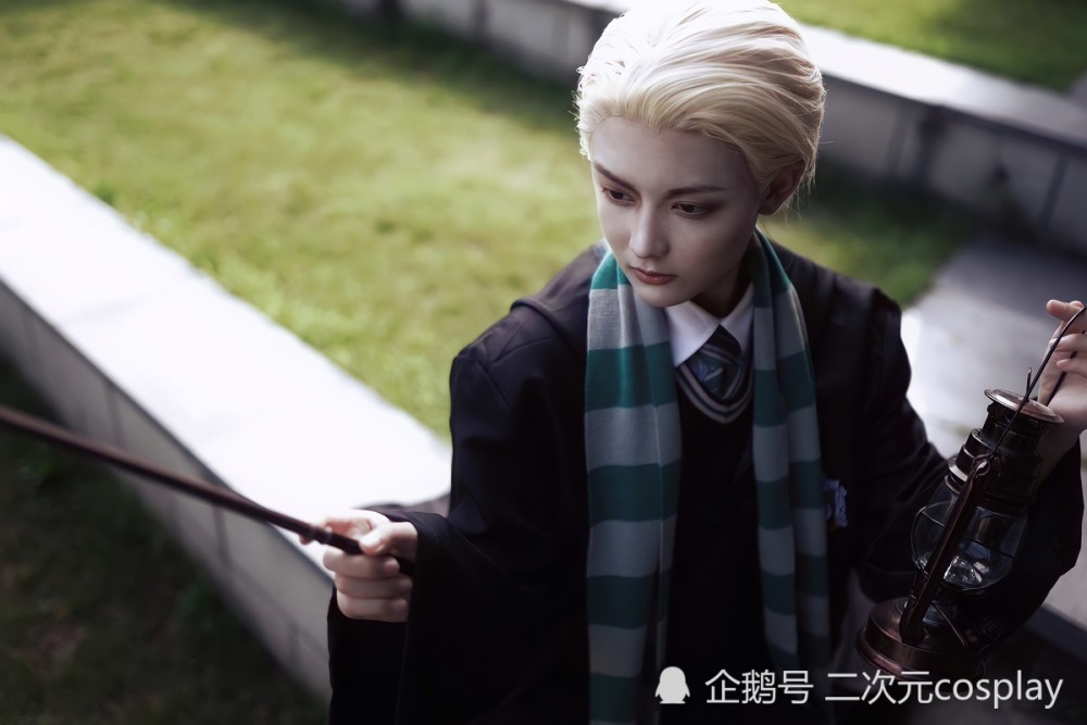 《哈利波特》德拉科·马尔福cos,神态到位,看向我时帅到我了_腾讯新闻