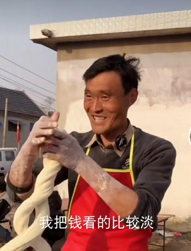 拉面哥重新营业人气冷清,50多名主播难以维生,网友