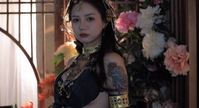 洛丽塔大哥首次回应整容风波:圆脸让我太自卑