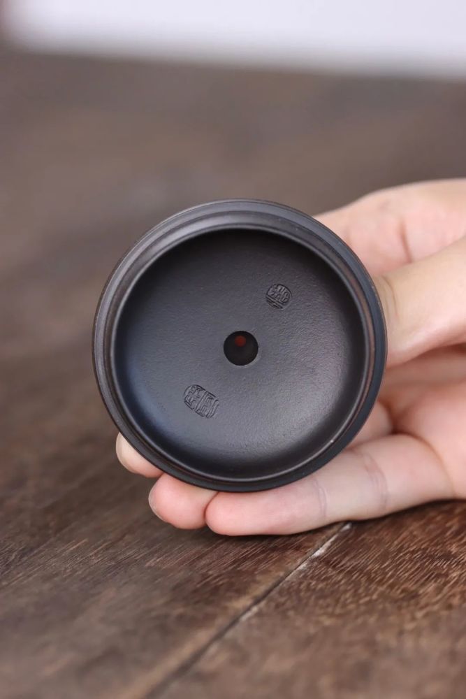 云【容量】250cc  9孔出水【泥料】原矿紫泥(焐灰)【名称】曼生柱础壶