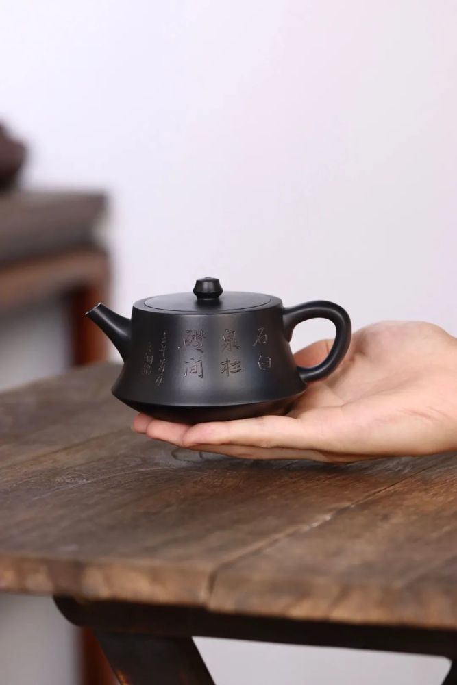 9孔出水【泥料】原矿紫泥(焐灰)【名称】曼生柱础壶