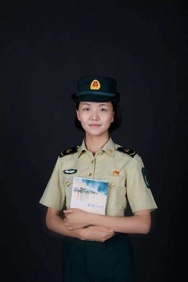 ▼火箭军▼陆军▼武警(或者幻想一下)治愈一下兵哥兵姐的发型帅照今天