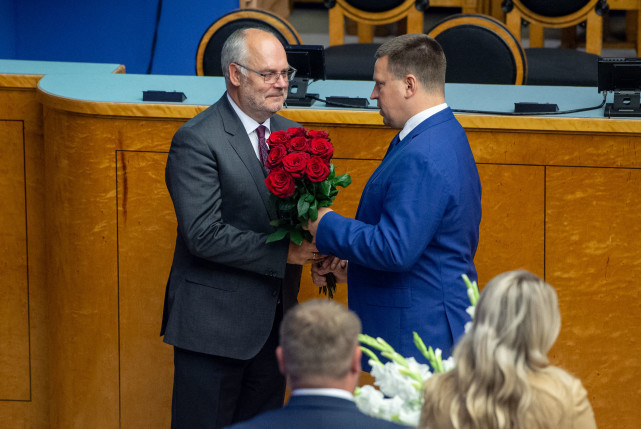 新华社/法新8月31日,在爱沙尼亚首都塔林,阿拉尔·卡里斯在第二轮投票