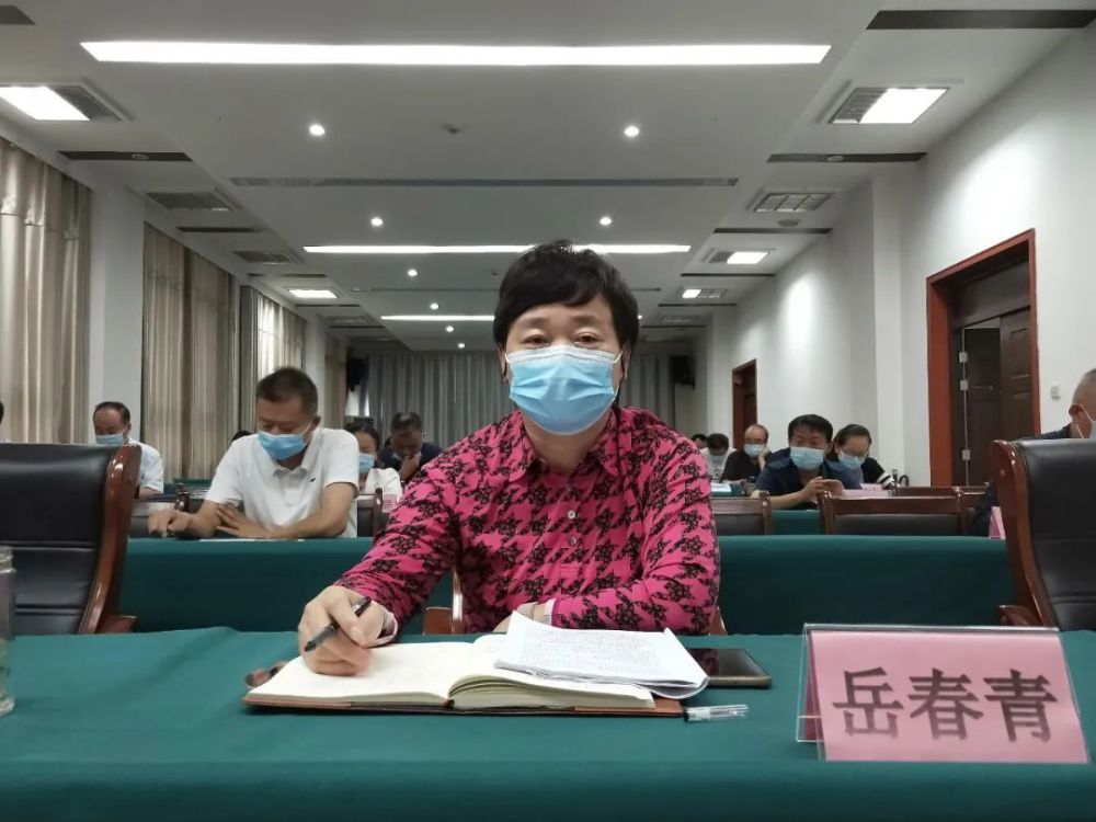 县委副书记岳春青,副县长王子宁,县慈善总会会长杨