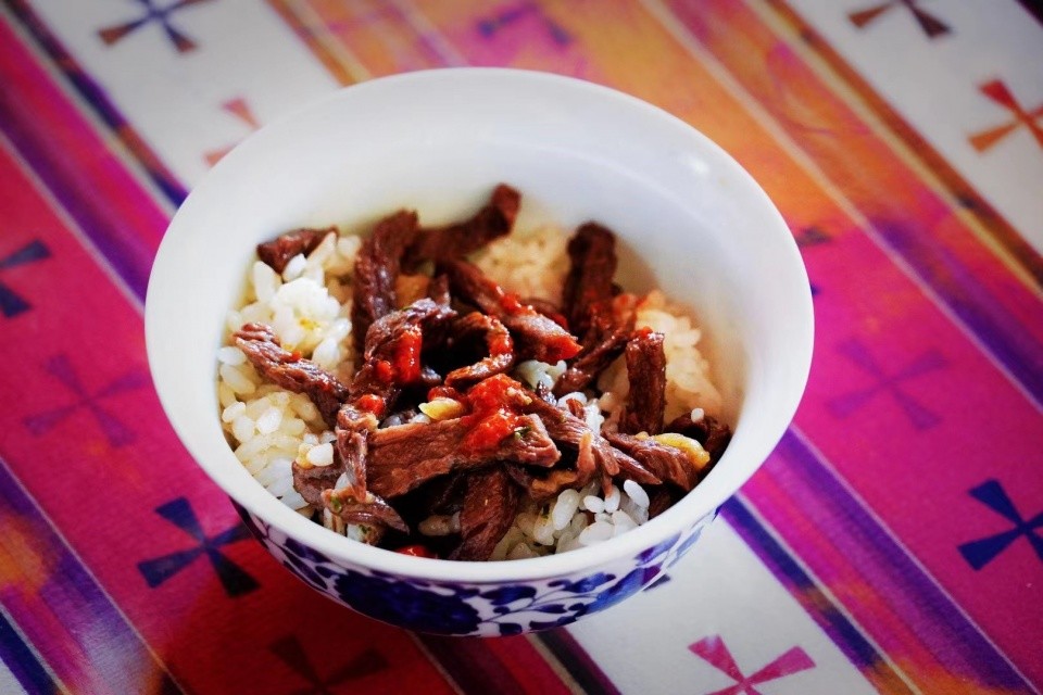 藏北高原上顶级美味:那曲牛肉盖饭,一道被舌尖中国遗忘的高原饕餮