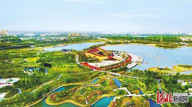 日前拍攝的位於邢臺市邢東新區中央生態公園內的園博園.