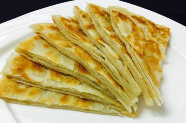 做烙饼,不放酵母不用开水,教您详细做法,每张饼都柔软层次多