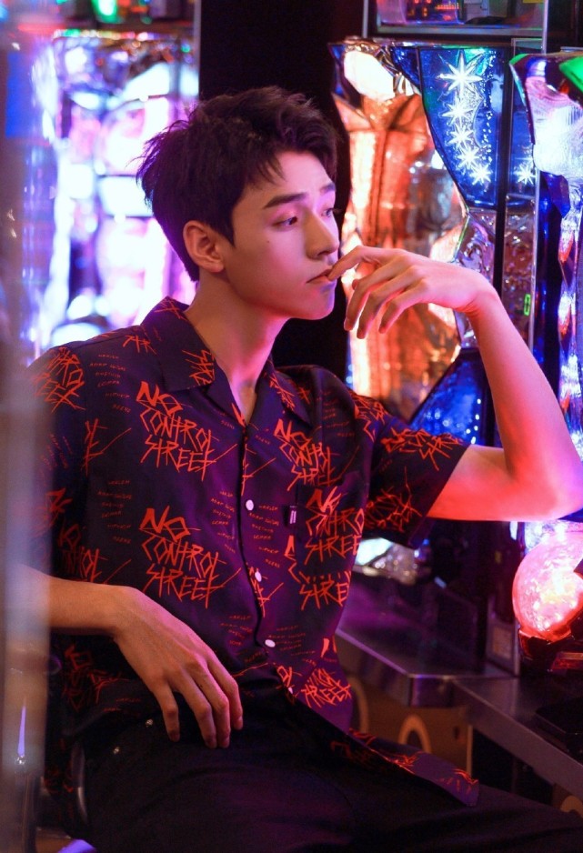 龚俊穿花衬衫一秒变痞帅小李子都是我玩剩下的