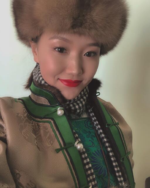 吉祥三宝中的小女孩近照曝光容颜美丽身材出众完全认不出