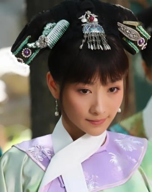 《甄嬛传》:为什么安陵容封妃头饰不如甄嬛华妃隆重,剧中一切都有迹可