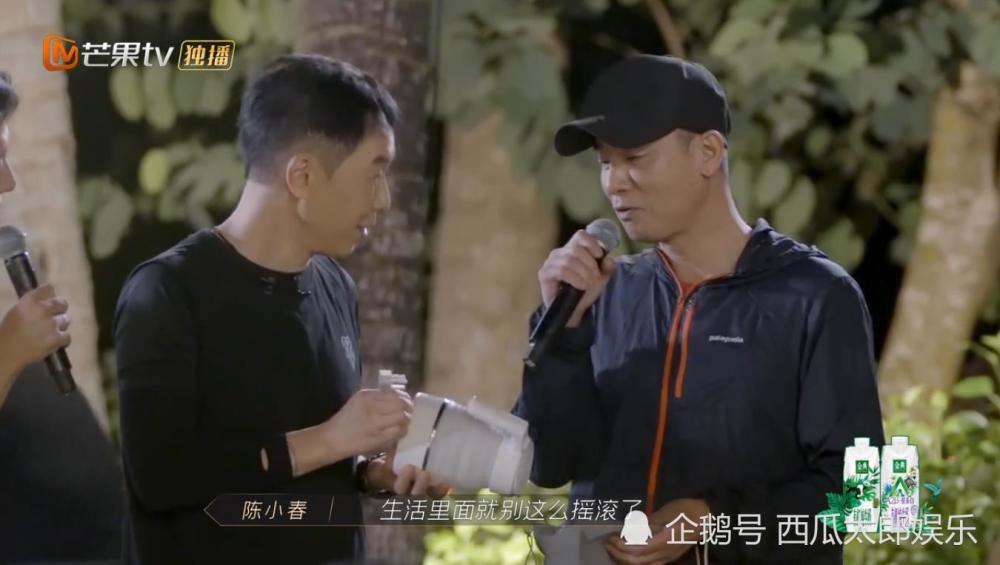 《披荆斩棘的哥哥》哥哥互送礼物，爆笑十足，热狗上演出圈名场面