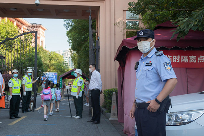 力量的编组方式,全面落实上学,放学重点时段民警护校要求,确保"见警察