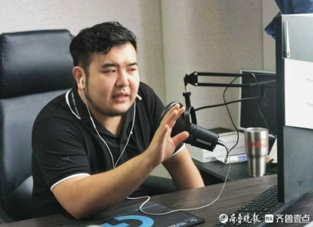 创业者说姚金明电台主持人变身讲故事的狮子老爸