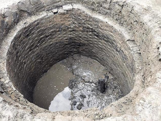 河北沧州黄骅发现金代制盐卤水井井底芦苇是干啥用的