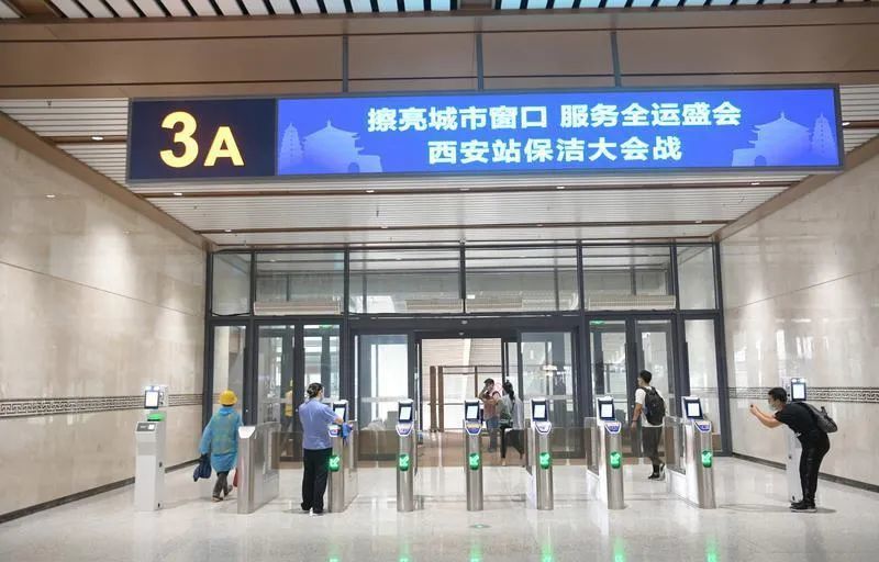 9万平方米,新设扶梯4部,人工验证口3个,自助检票闸机3组,测温安检门6