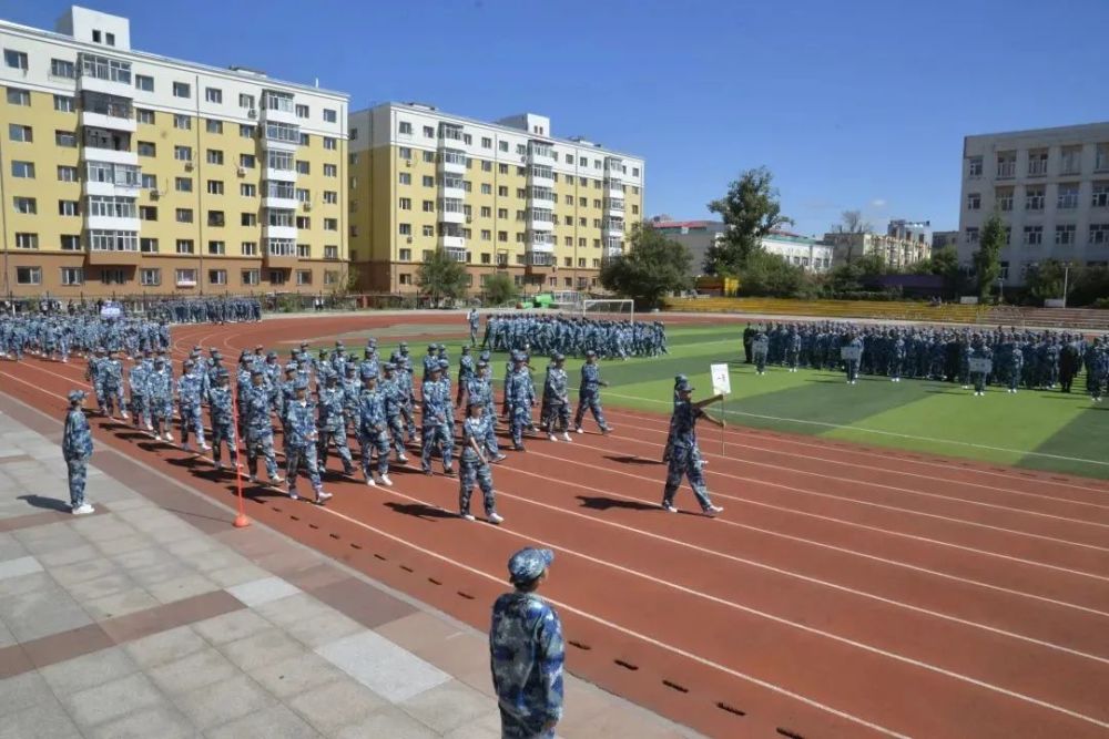 哈一中,哈三中……高一新生军训汇报演出现场高能来袭!请检阅!