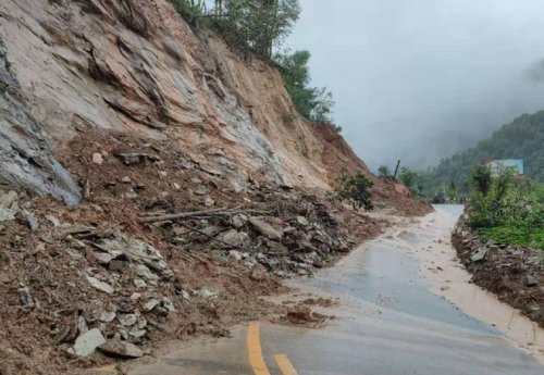 注意山阳这些路段水毁塌方车辆需绕行