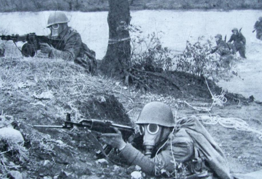 苏军的白俄罗斯战役和盟军的诺曼底登陆极大地鼓舞了阿尔巴尼亚军队的