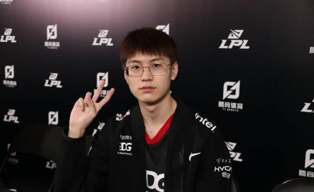 决战fpx!圣枪哥谦虚表示不被牛宝打烂就行,妹扣志在世界赛