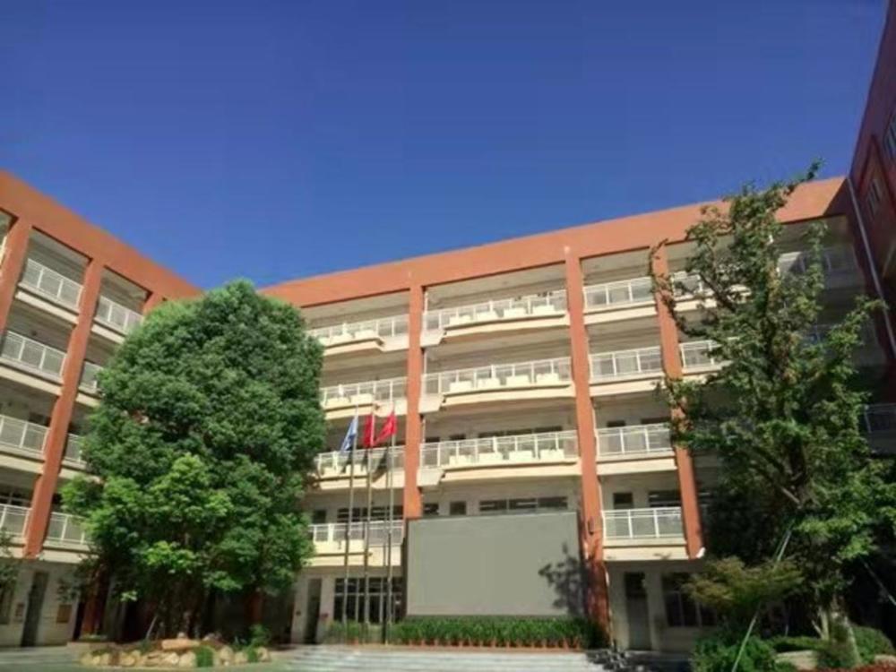 开学第一课校长说南京市拉萨路小学校长严瑾百步少年立志未来强国有我